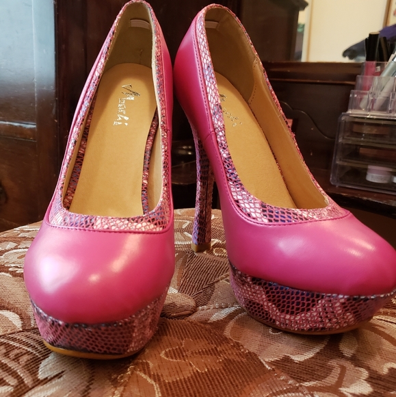 Marika Shoes - Pink Heals (size 7.5)
